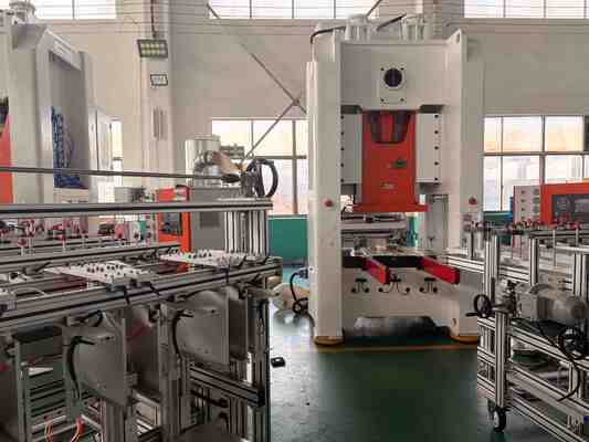 কেনা অ্যালুমিনিয়াম ফয়েল কন্টেইনার তৈরির মেশিন পুনর্ব্যবহারযোগ্য মসৃণ প্রাচীর আয়তক্ষেত্রাকার ধাতব প্যাকেজিং online manufacture