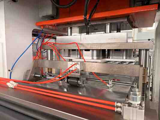 কেনা LK-T80 আয়তক্ষেত্রাকার অ্যালুমিনিয়াম ফয়েল কন্টেইনার কুঁচকানো ওয়াল ডিসপোজেবল ফুড কন্টেইনার মেশিন online manufacture