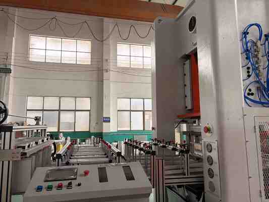 কেনা এলকে-টি৮০ অ্যালুমিনিয়াম ফয়েল কন্টেইনার মেশিন, টেক অ্যাওয়ে মাল্টিপল কম্পার্টমেন্টস, ডিসপোজেবল online manufacture