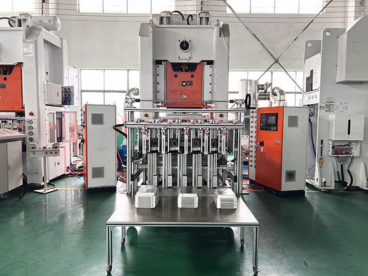3Phase 50HZ 380V অ্যালুমিনিয়াম ফয়েল লাঞ্চ বক্স তৈরীর মেশিন গৃহস্থালি 13Ton