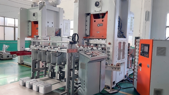 এসজিএস সার্টিফাইড Mitsubishi PLC 80TON সম্পূর্ণ স্বয়ংক্রিয় বৈদ্যুতিক ফিডার অ্যালুমিনিয়াম পাত্র তৈরির মেশিন