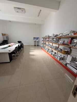 অ্যালুমিনিয়াম ফয়েল ধারক তৈরীর মেশিন পুনর্ব্যবহারযোগ্য মসৃণ দেয়াল রান্না করার জন্য আয়তক্ষেত্রাকার