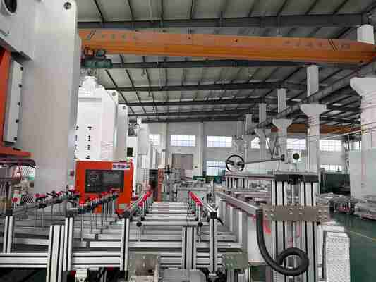 LK-T80 আয়তক্ষেত্রাকার খাদ্য প্যাকেজিং অ্যালুমিনিয়াম ফয়েল কন্টেইনার গৃহস্থালী 0.08 মিমি তৈরির মেশিন